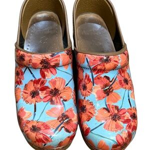 Dansko Professional Floral Patent Clogs Poppies Print Size 38 Comfort Shoes
